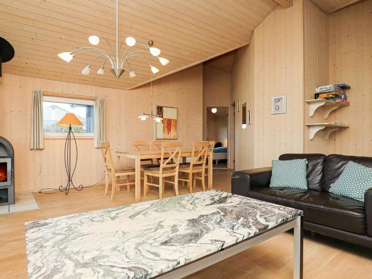6 Person Holiday Home In Harbo Re Harboør Zimmer foto
